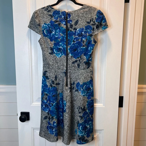 Betsey Johnson Black & White Cap Sleeved Mini Dress w/Blue Florals. Size 8. - Picture 4 of 14